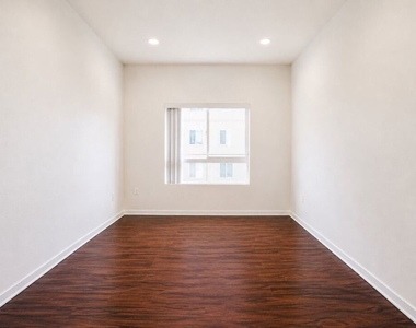 12132 Hart Street - Photo Thumbnail 14