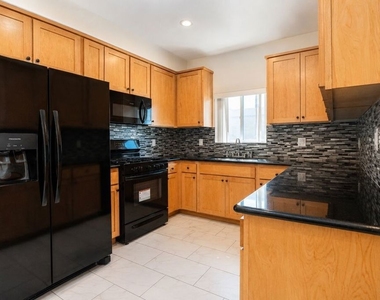 12132 Hart Street - Photo Thumbnail 7