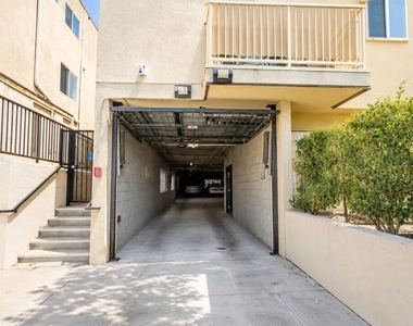 12132 Hart Street - Photo Thumbnail 21