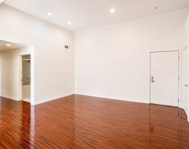 12132 Hart Street - Photo Thumbnail 3