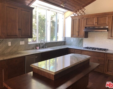 708 Thornhill Road - Photo Thumbnail 5