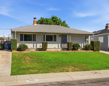 6651 W 88th Street - Photo Thumbnail 1