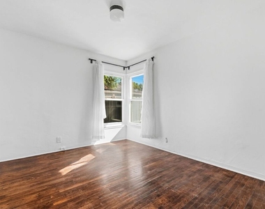 6651 W 88th Street - Photo Thumbnail 10