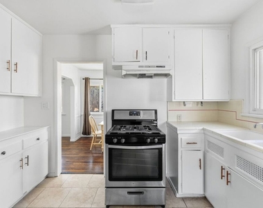 6651 W 88th Street - Photo Thumbnail 8