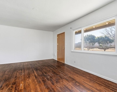 6651 W 88th Street - Photo Thumbnail 6