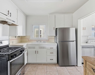 6651 W 88th Street - Photo Thumbnail 9