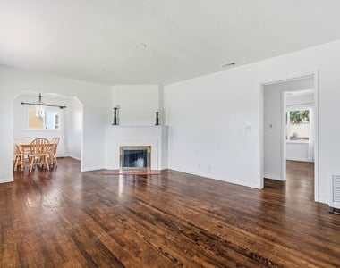 6651 W 88th Street - Photo Thumbnail 3