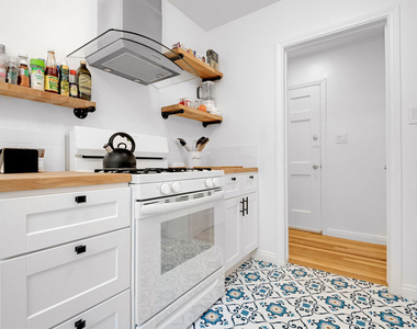 407 Shirley Place - Photo Thumbnail 8