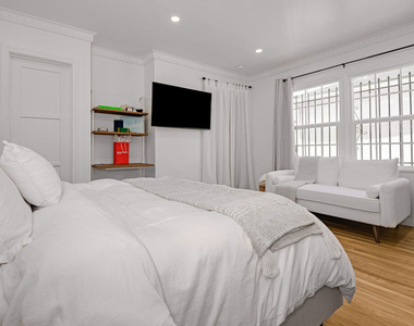 407 Shirley Place - Photo Thumbnail 4