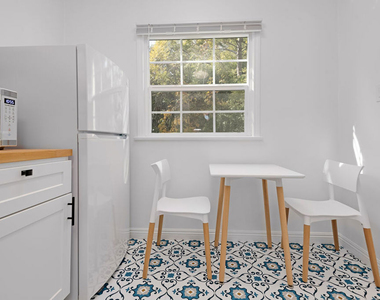 407 Shirley Place - Photo Thumbnail 9