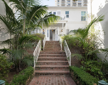 407 Shirley Place - Photo Thumbnail 1