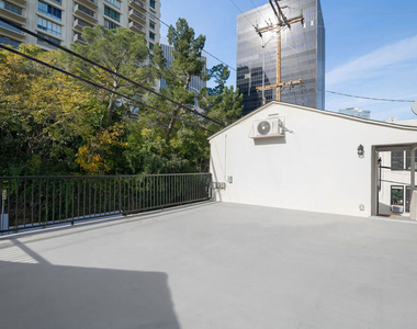 407 Shirley Place - Photo Thumbnail 11