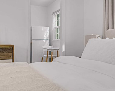 407 Shirley Place - Photo Thumbnail 5