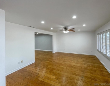 902 Taft Ave - Photo Thumbnail 4