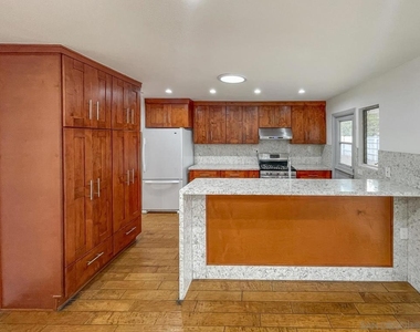 902 Taft Ave - Photo Thumbnail 8