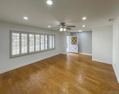 902 Taft Ave - Photo Thumbnail 5