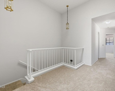 460 Country Club Drive - Photo Thumbnail 14