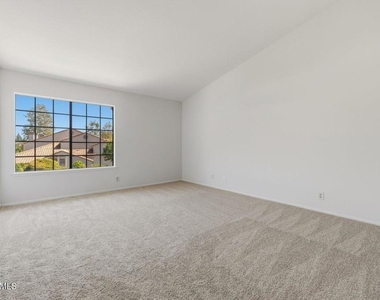 460 Country Club Drive - Photo Thumbnail 16