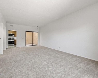 460 Country Club Drive - Photo Thumbnail 4