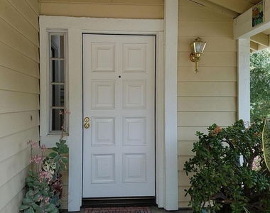 31005 Lexington Way - Photo Thumbnail 2