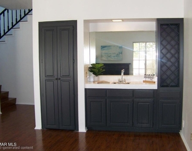31005 Lexington Way - Photo Thumbnail 7