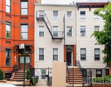 135 Quincy Street - Photo Thumbnail 4