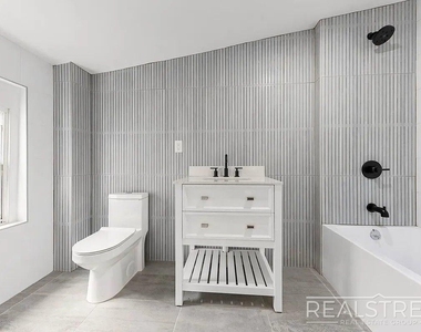 135 Quincy Street - Photo Thumbnail 3