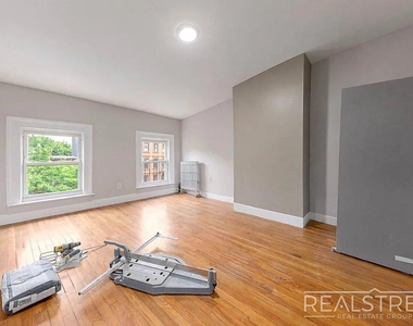 135 Quincy Street - Photo Thumbnail 2