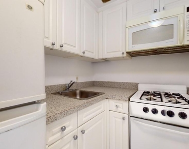 East 91st Street - Photo Thumbnail 1