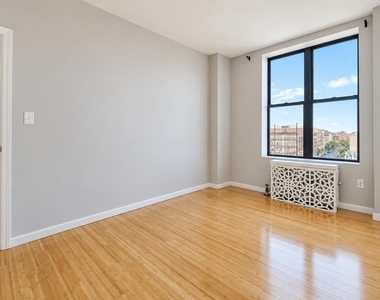 676 Riverside Drive - Photo Thumbnail 3