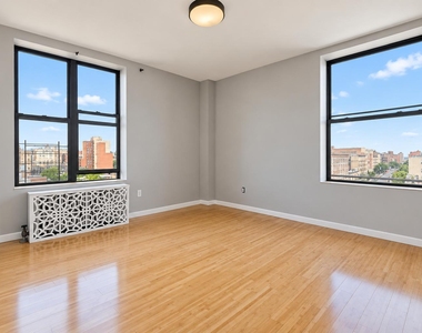 676 Riverside Drive - Photo Thumbnail 5