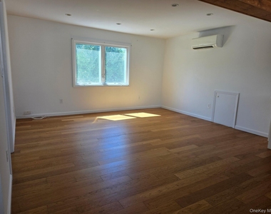 109 Fourth Avenue - Photo Thumbnail 3