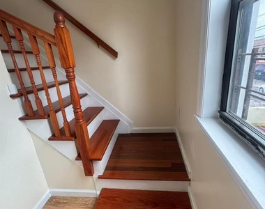 18-19 College Point Boulevard - Photo Thumbnail 3