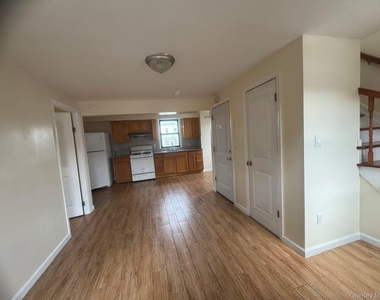 18-19 College Point Boulevard - Photo Thumbnail 2