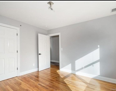 186 Woodside Avenue - Photo Thumbnail 10