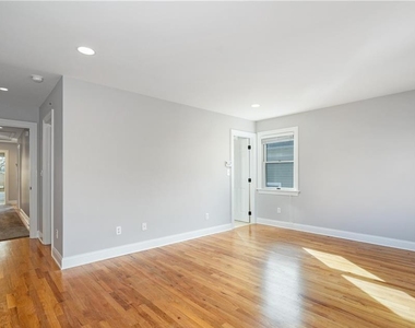186 Woodside Avenue - Photo Thumbnail 4