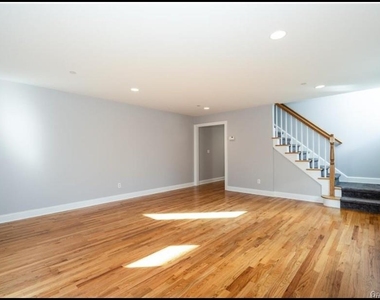 186 Woodside Avenue - Photo Thumbnail 6