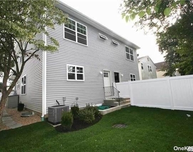 9 Mohegan Avenue - Photo Thumbnail 8