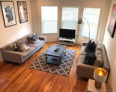 9 Mohegan Avenue - Photo Thumbnail 1