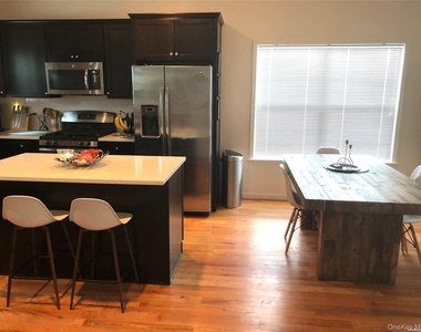 9 Mohegan Avenue - Photo Thumbnail 2