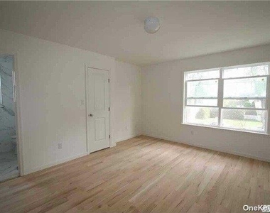 9 Mohegan Avenue - Photo Thumbnail 4