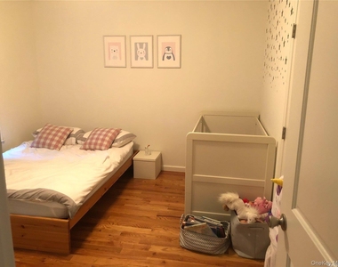 9 Mohegan Avenue - Photo Thumbnail 6