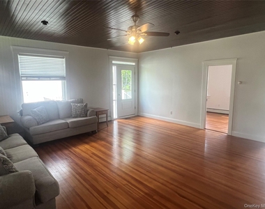 7 Parkway - Photo Thumbnail 3