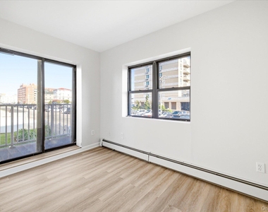 475 W Broadway - Photo Thumbnail 4