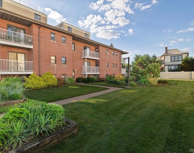 475 W Broadway - Photo Thumbnail 10