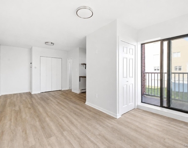 475 W Broadway - Photo Thumbnail 7