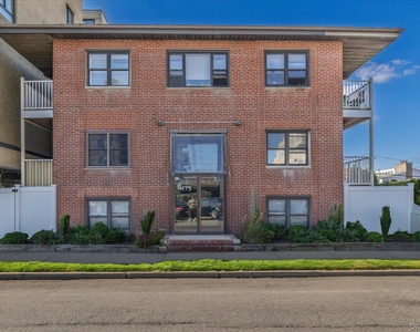 475 W Broadway - Photo Thumbnail 14