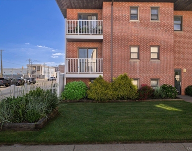 475 W Broadway - Photo Thumbnail 13