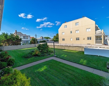 475 W Broadway - Photo Thumbnail 8