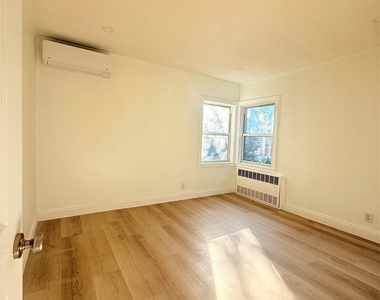 5829 182nd Street - Photo Thumbnail 5